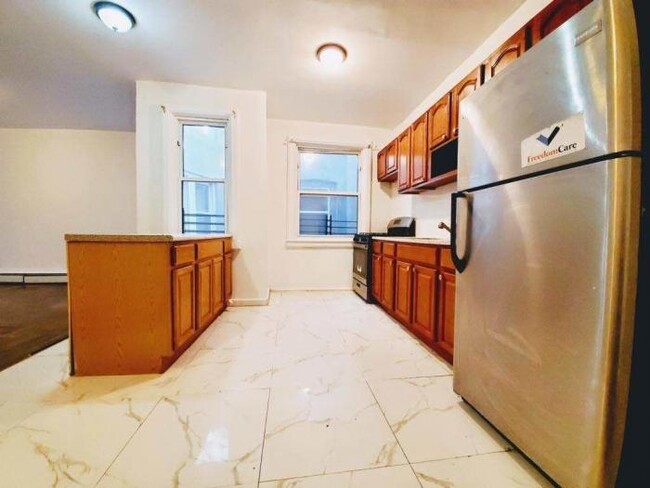 Foto del edificio - 4 bedroom in Bronx NY 10456