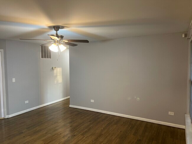 Foto del edificio - 1147 N Red Oak Cir