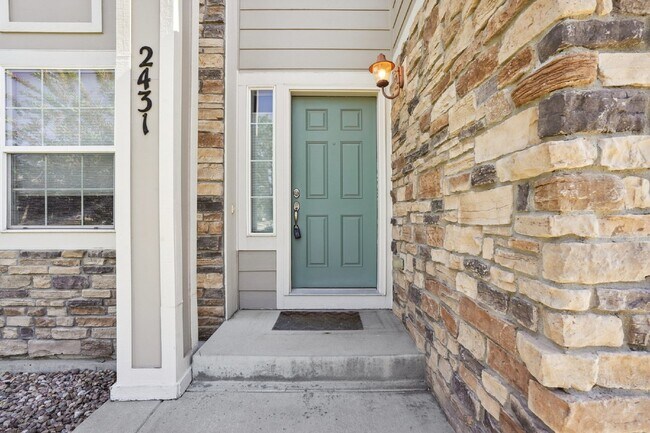 Foto del edificio - Come see this 4 bedroom beauty with over 2...