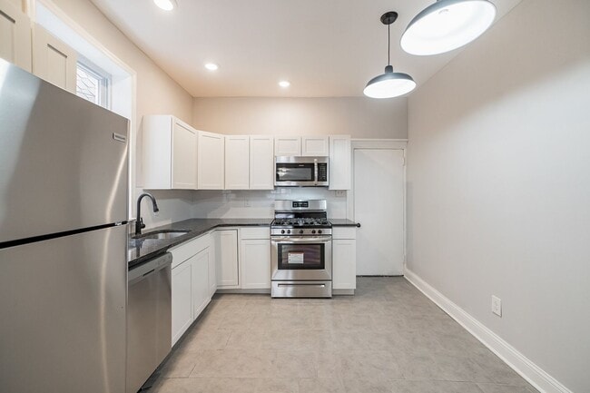 Building Photo - Newly Renovated 3 Bedroom 1 Bathroom
