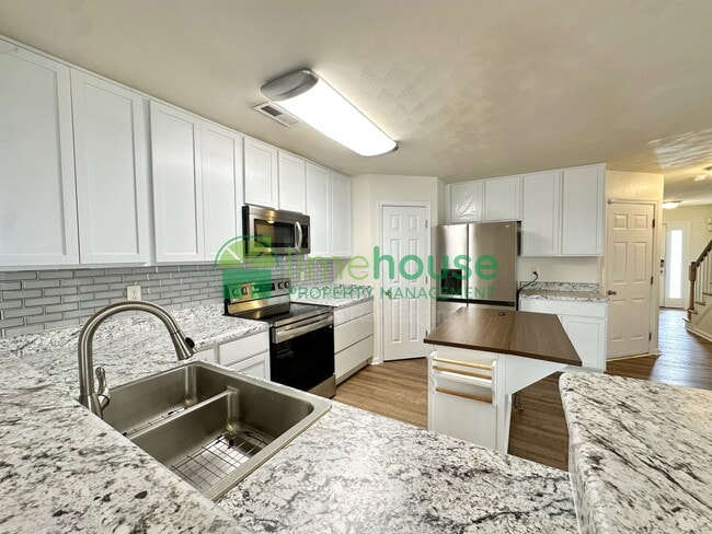 Foto del edificio - 1323 Hoover Ave