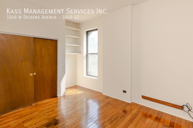 Building Photo - 1048 W Dickens Ave
