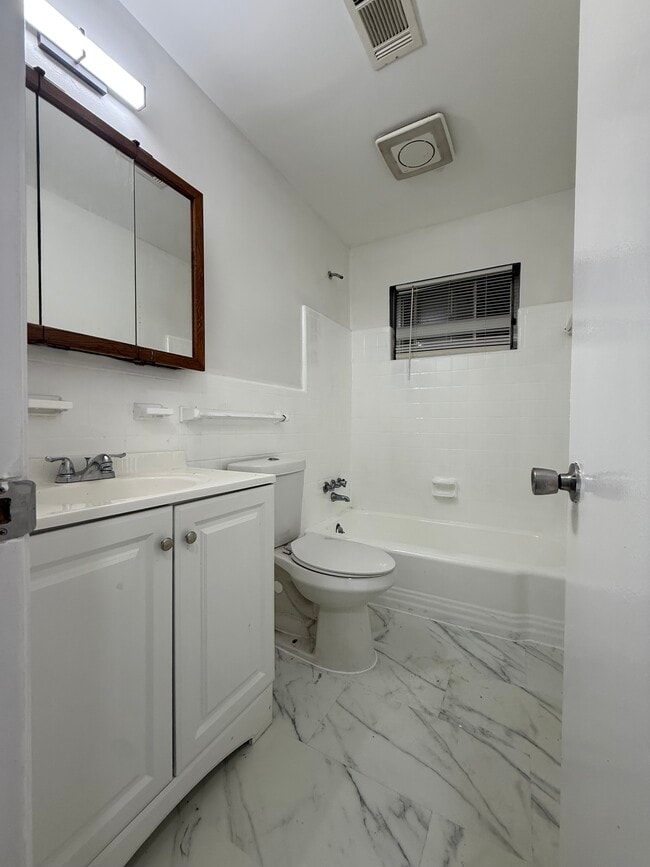 Building Photo - 3992 Ridgedale St