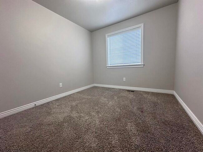 Foto del edificio - 465 N 2650 W