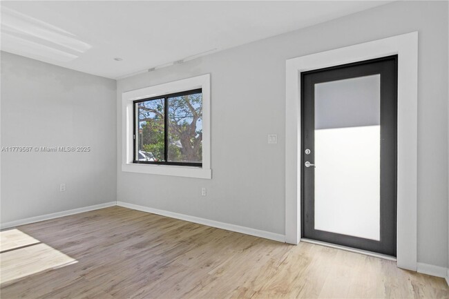 Foto del edificio - 2353 SW 31st Ave