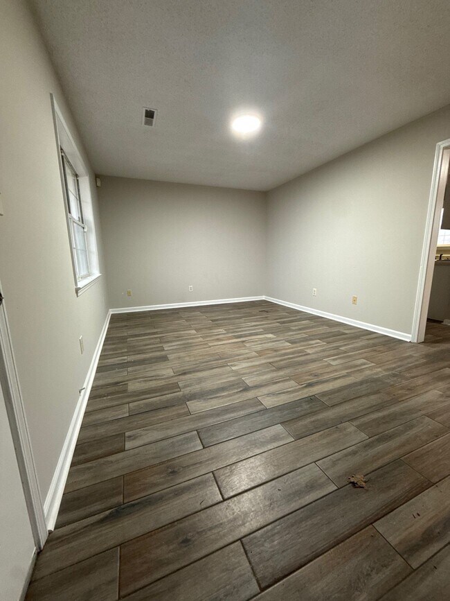 Building Photo - 307 Courtney Dr