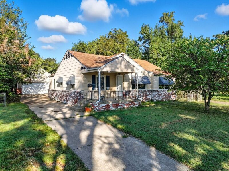 Foto principal - 1644 S Knoxville Ave