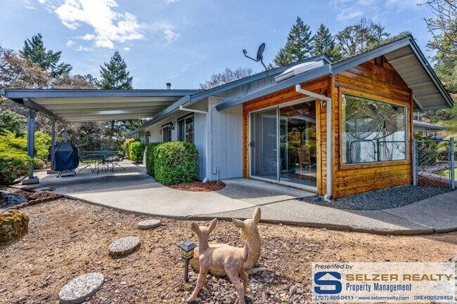Building Photo - Roomy 3 bd. home in a beautiful Brooktrail...