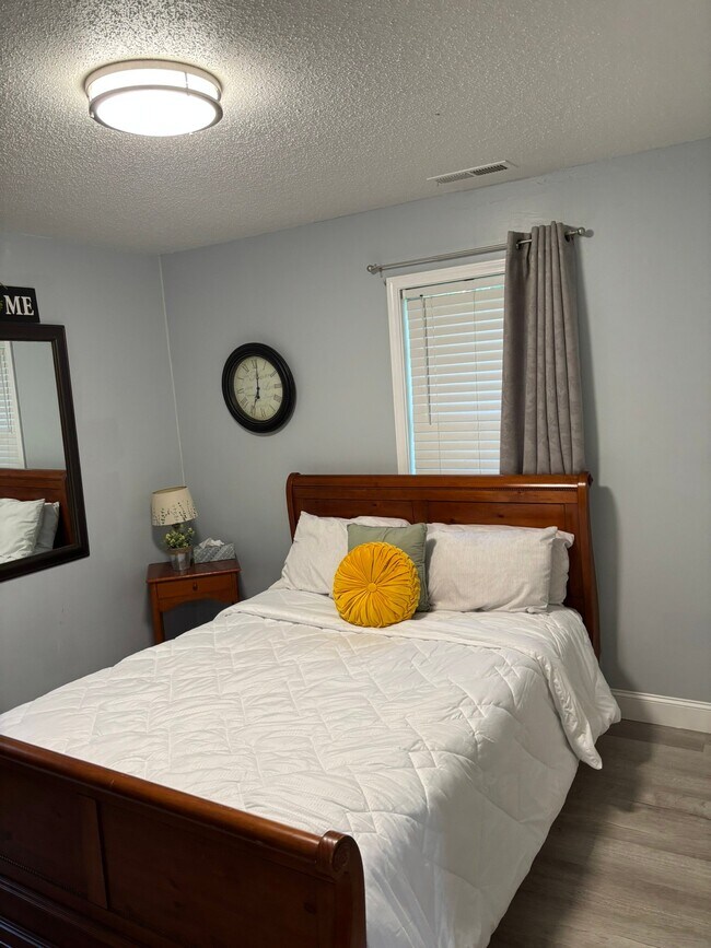 Building Photo - 279 Noles Dr