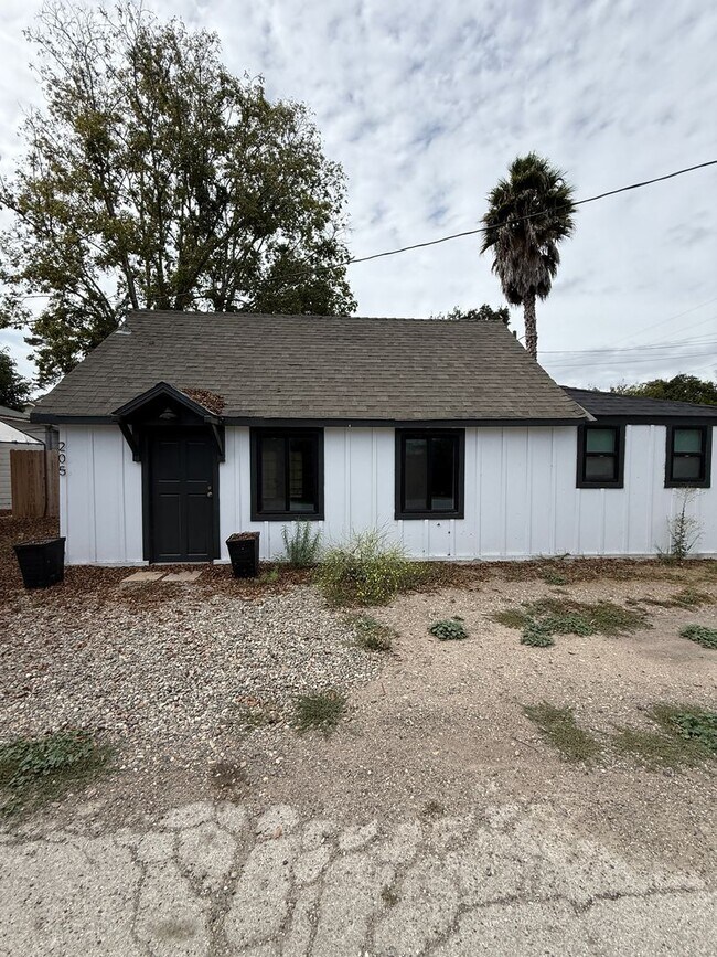 Building Photo - 205 Wickenden St