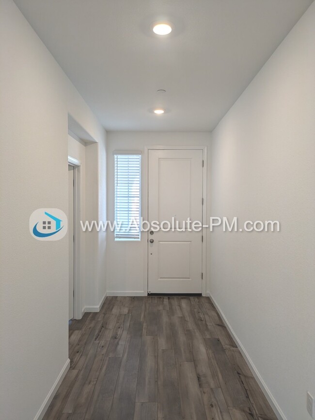 Foto del edificio - Amazing 3 Bed / 2.5 Bath Brand New Nextgen...