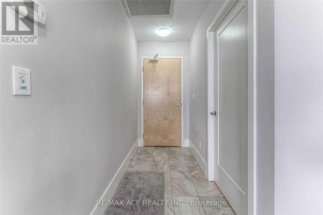 Photo du bâtiment - 1-1711 Victoria St S