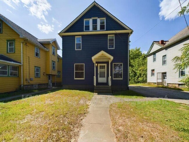 Building Photo - 708 Kling St