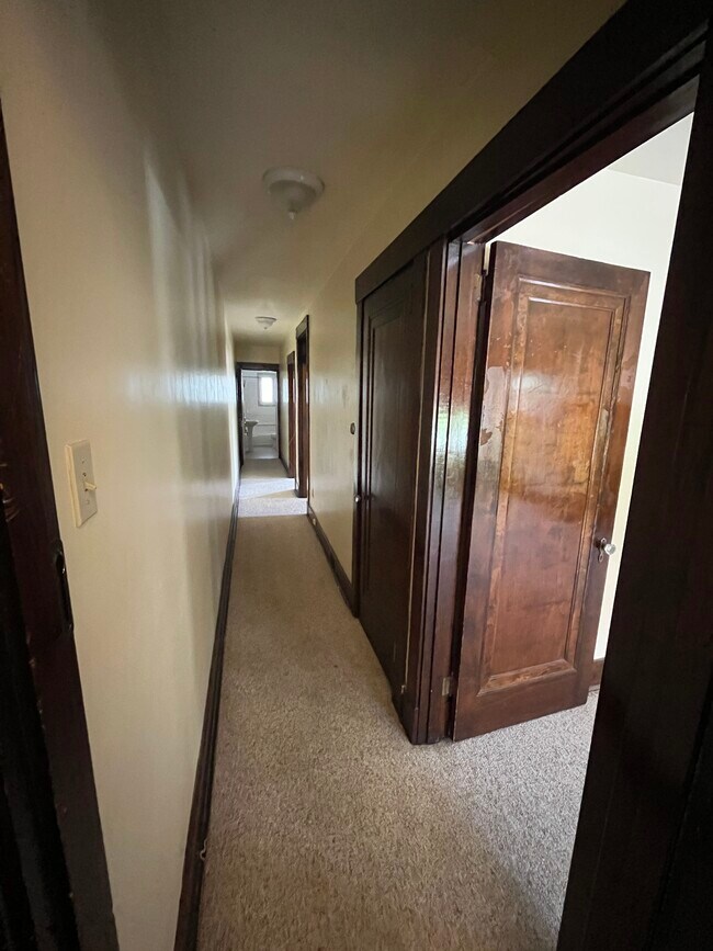 Hall Wyy - 201 Princeton Ave