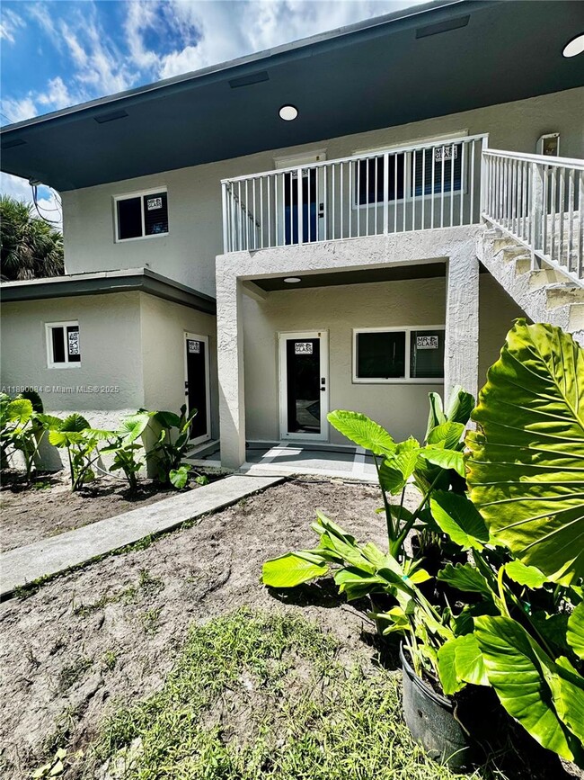 Foto del edificio - 1460 SW 24th Ct