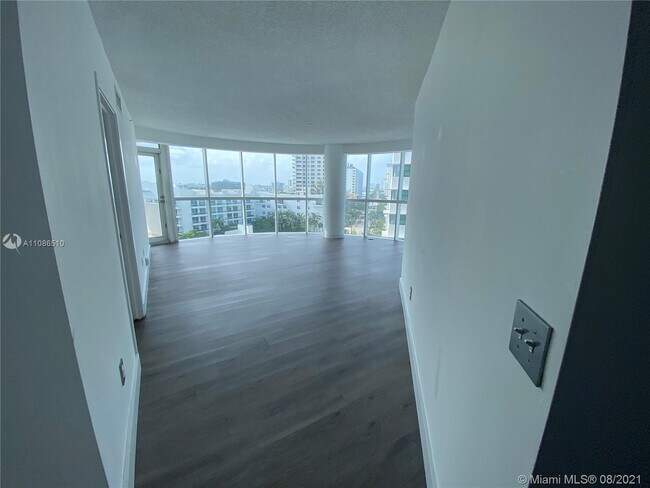 Foto del edificio - 6301 Collins Ave
