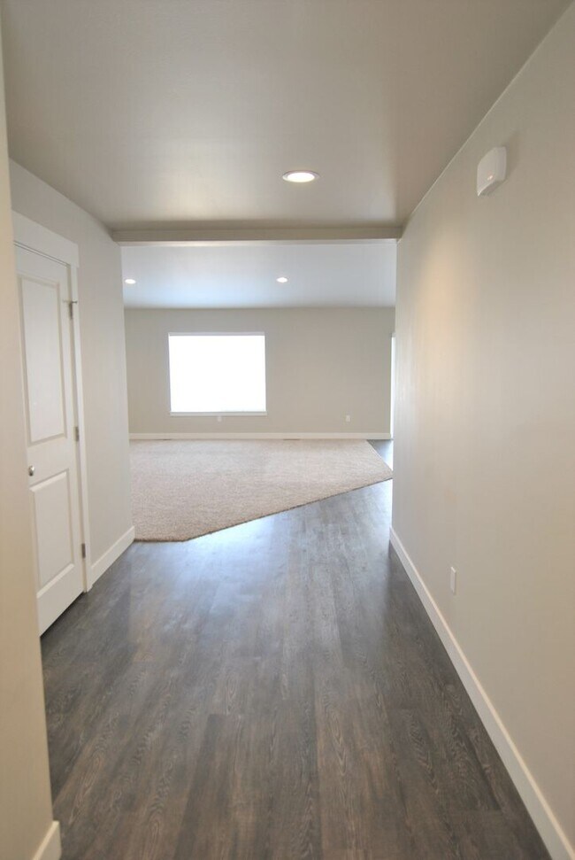 Building Photo - 3 Bedroom, 2 Bath Rambler in Mary Hill Est...