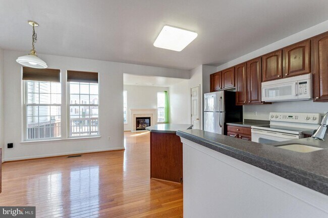 Building Photo - 15809 Bobolink Dr