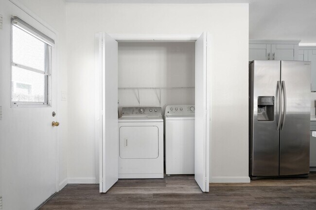 Foto del edificio - Oversized kitchen and living area!