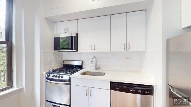 Foto del edificio - 71 W 12th St