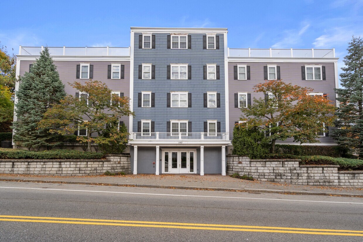 Primary Photo - 1163 Main St