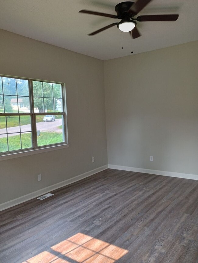 Building Photo - 900 Carline Rd