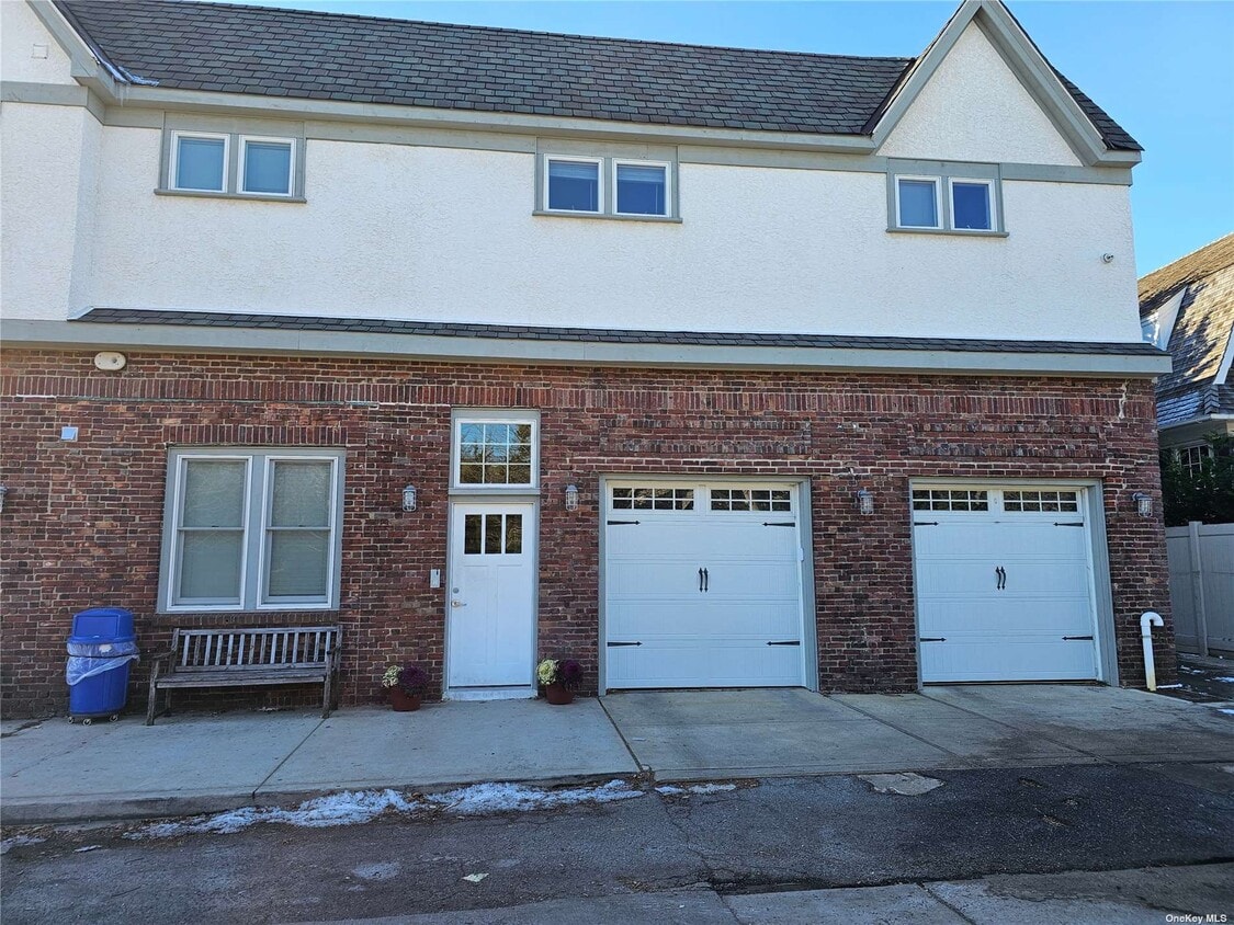 105 Putnam Blvd Unit 5, Atlantic Beach, NY 11509 Room for Rent in