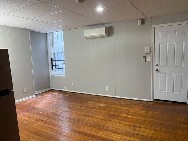 Building Photo - 416 S 15th St