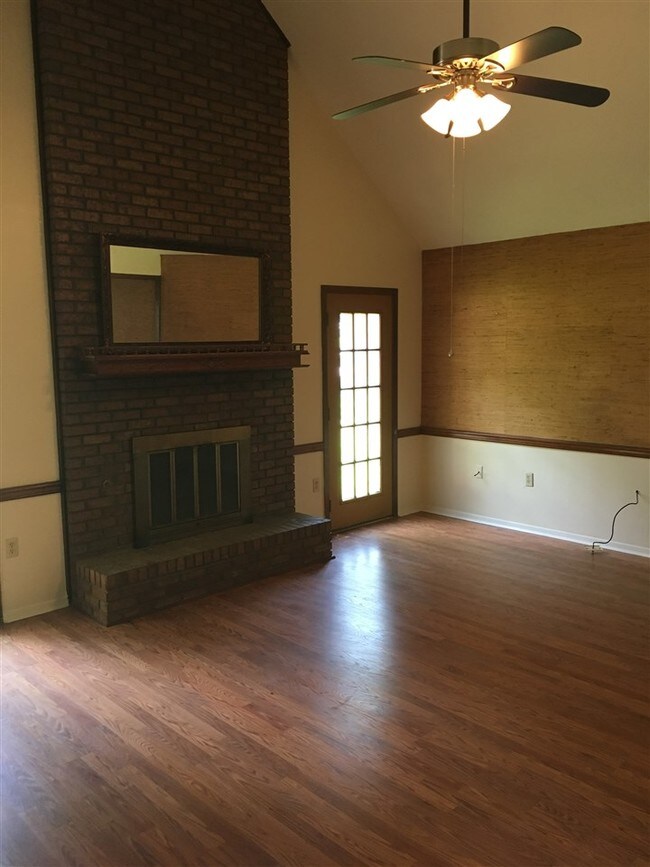 Foto del edificio - 1708 Rosemont Cir