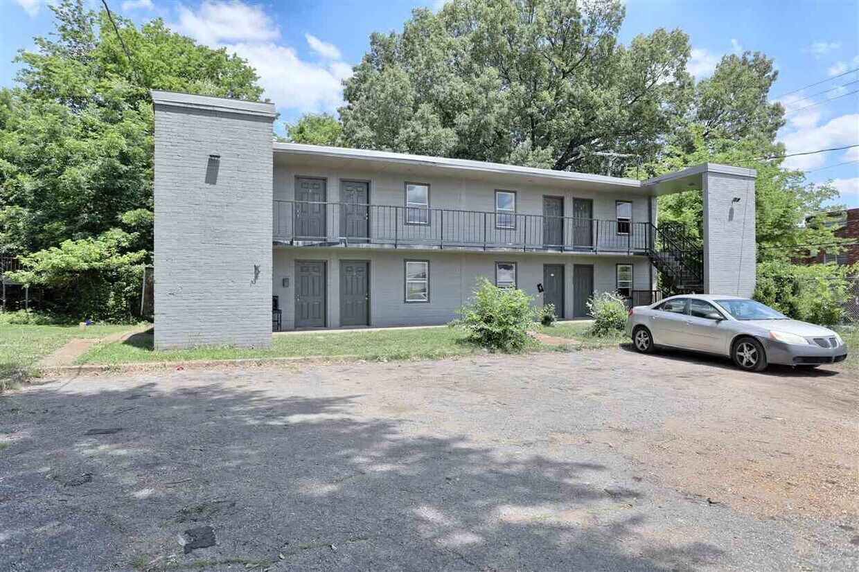 Foto principal - 2444 Ketchum Rd