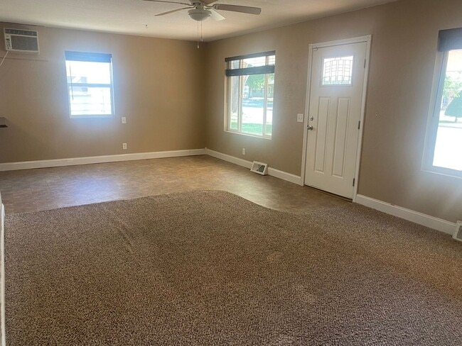 Building Photo - 3 BED | 1 BATH | SINGLE LEVEL HOME | ROBBINSDALE