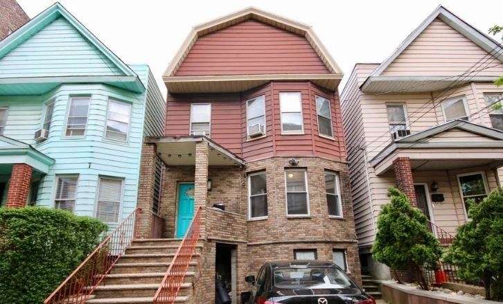 Primary Photo - 204 Sherman Ave