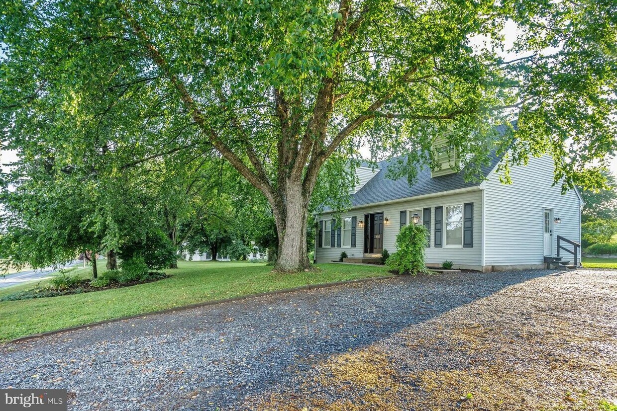 Foto principal - 2360 N Penryn Rd