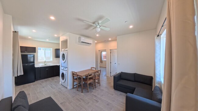 Building Photo - 847 Winston Dr