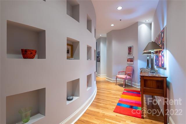 Building Photo - 127 N Tryon St