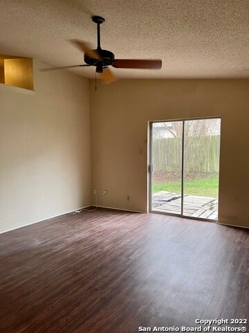 Foto del edificio - 14505 Woods Hole Dr