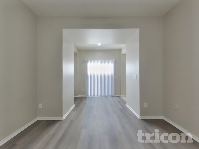 Foto del edificio - 4660 E Laurel Ave