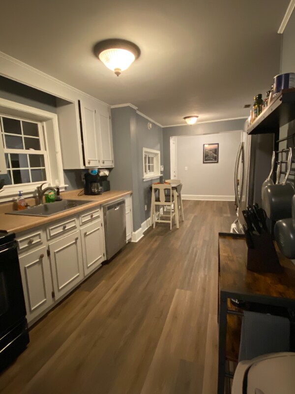 Building Photo - 5075 Chateau Ave