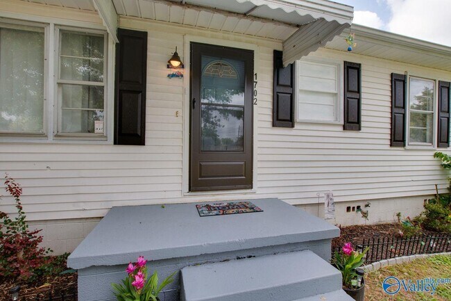 Building Photo - 1702 Truman Dr NE