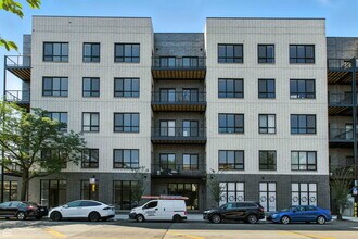 Building Photo - 2127 W Madison St