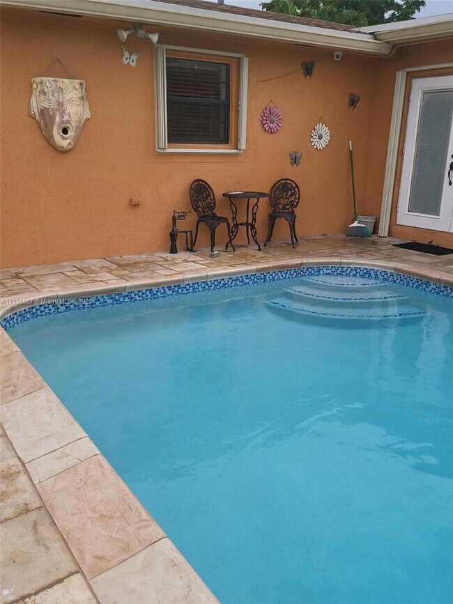 Foto del edificio - 3300 Garnet Rd
