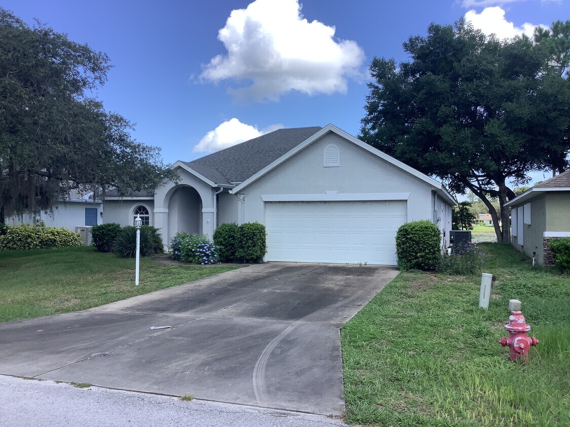 Primary Photo - 11225 Fountain Lake Boulevard
