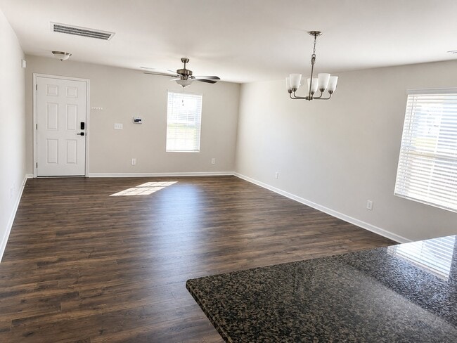 Building Photo - 144 Hornet Dr