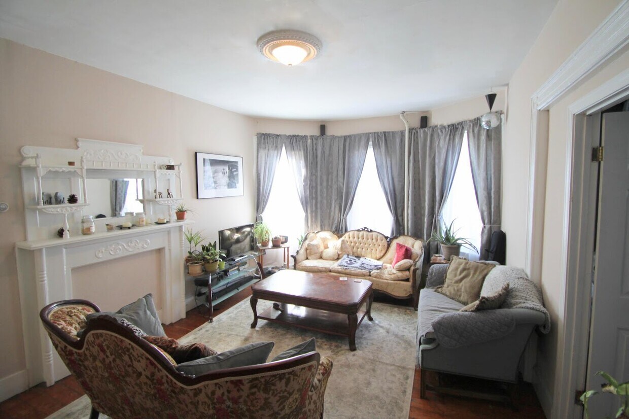 138 Penn St Unit 2, Providence, RI 02909 Apartment for Rent in