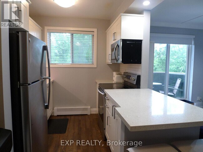 Photo du bâtiment - 2373 King St E