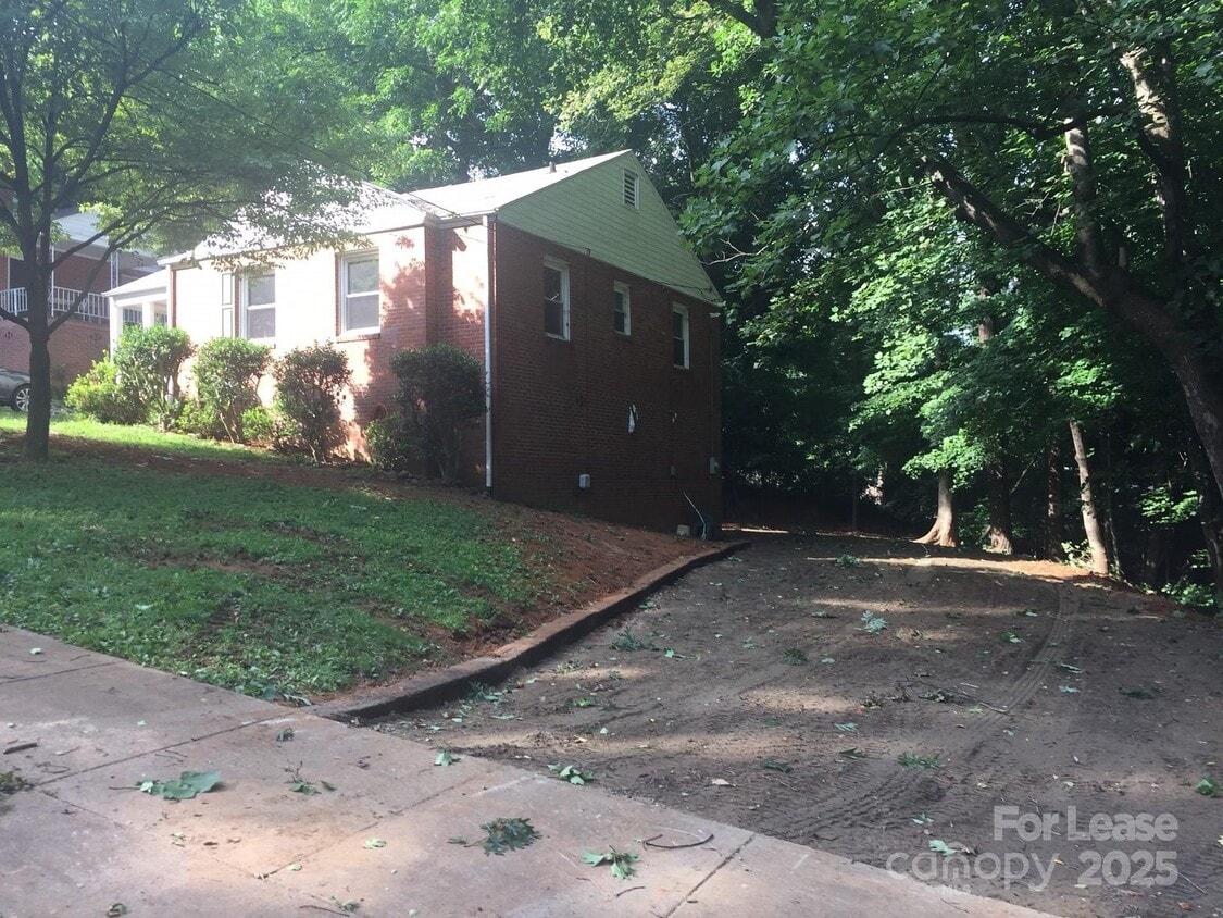 Building Photo - 385 Westwood Dr