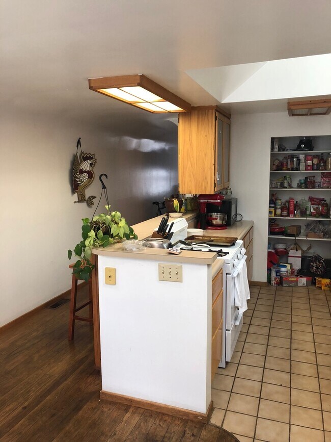 Foto del edificio - 3 Bedroom Available August 2026; Monthly r...