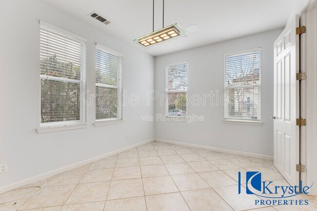 Foto del edificio - 1010 Madrone Ave
