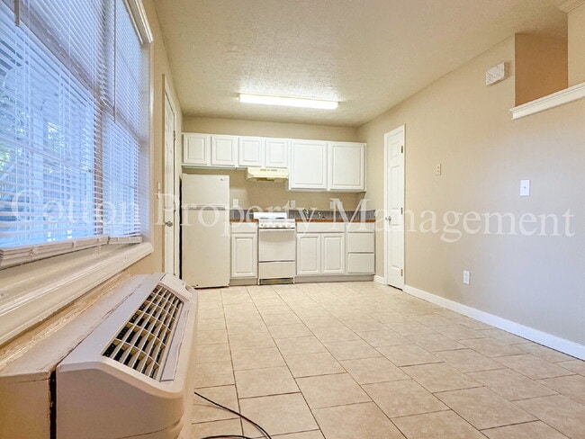 Building Photo - 4516 Greentree Rd