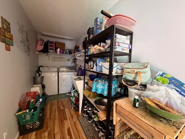 Building Photo - Comfort, Convenience, and Great Location!!